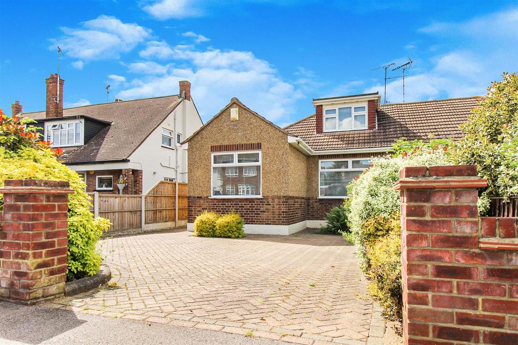 Victoria Avenue, Rayleigh 2 bed bungalow £400,000