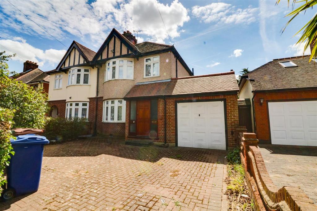 Ward Avenue, Grays 3 bed semidetached house £475,000
