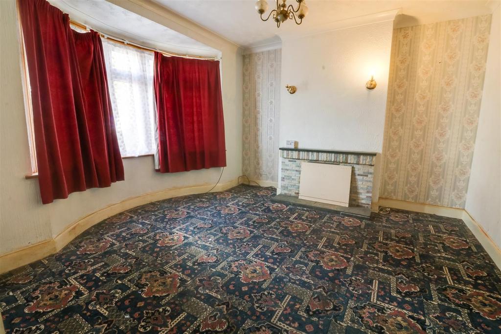 Ward Avenue, Grays 3 bed semidetached house £475,000