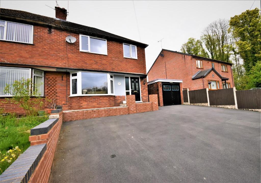 Wenfryn Close, Llangollen, LL20 3 bed semidetached house £250,000