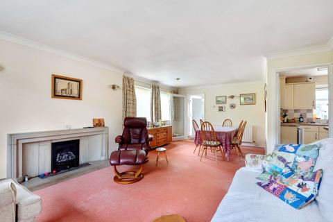 4 bedroom bungalow for sale - Manor Park, Maids Moreton, Buckingham, Buckinghamshire, MK18
