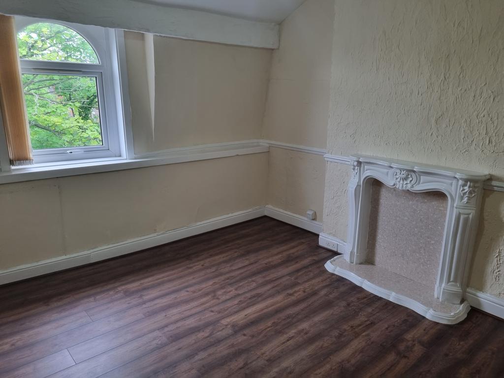 Osborne Road, M19 2DT 1 bed flat £575 pcm (£133 pw)