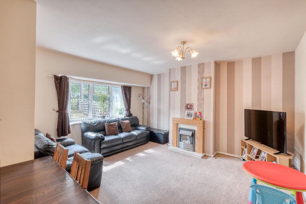 Poplar Road, Batchley, Redditch B97 6PA 2 bed ground floor flat £150,000