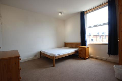 3 bedroom house to rent, Bentley Lane, Leeds