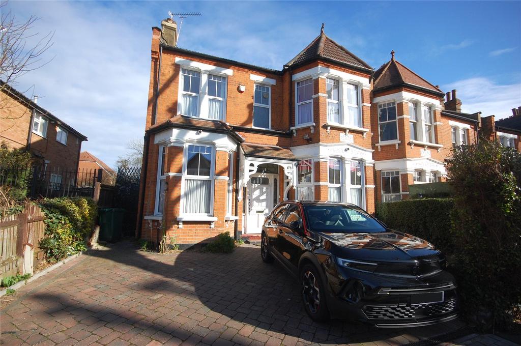 Redbourne Avenue, Finchley, N3 6 bed semidetached house £1,650,000