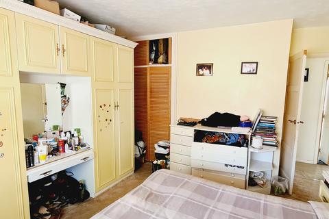 18 Dudley Road, Romford, RM3 8LH