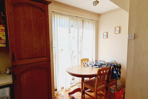 18 Dudley Road, Romford, RM3 8LH