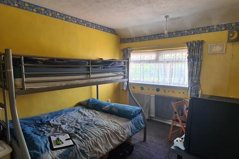 18 Dudley Road, Romford, RM3 8LH