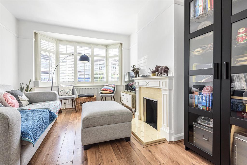 Cottimore Avenue, WaltonOnThames, KT12 4 bed house £2,700 pcm (£623 pw)