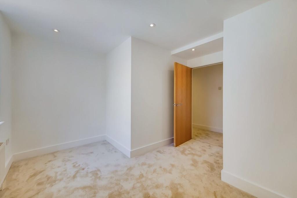 6 Bedroom 2-2