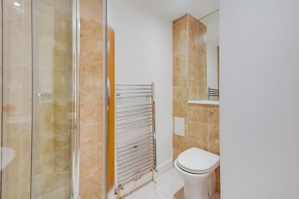 7 Shower Room-0