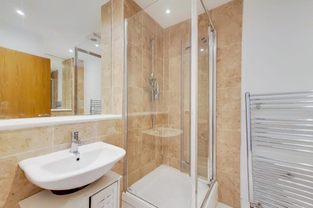 7 Shower Room-1