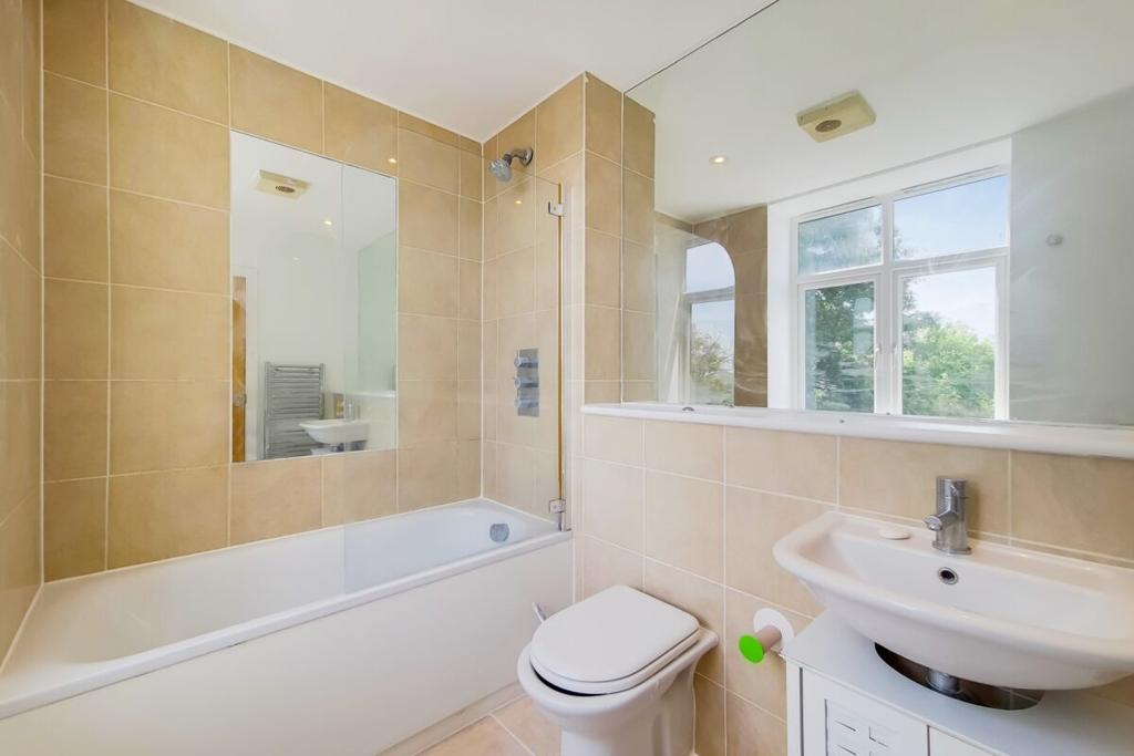3 Main Ensuite-0