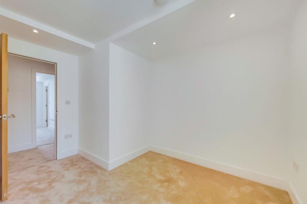 6 Bedroom 2-0