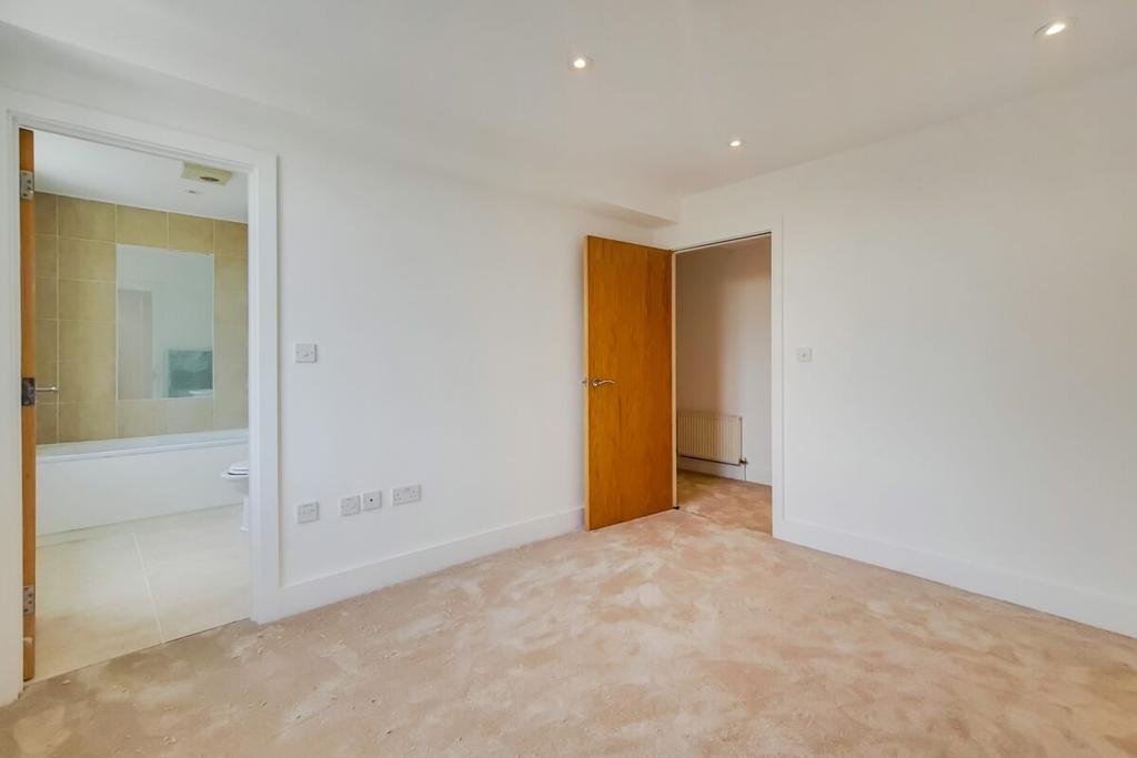 2 Main Bedroom-2