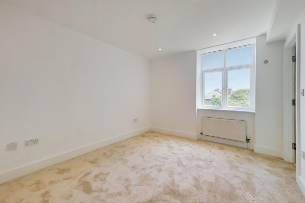 2 Main Bedroom-1