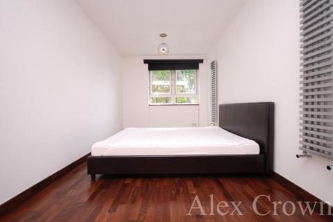 3 bedroom flat to rent - Quaker Street, Shoreditch