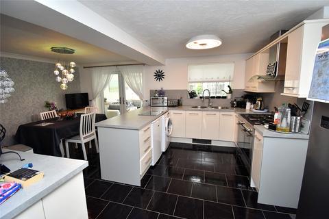 4 bedroom detached house for sale, Arnald Way, Houghton Regis, Dunstable, Bedfordshire, LU5