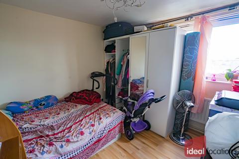 19 Stubbs Point, London, E13 8JL