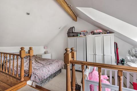 69 Guildford Road, West End, Woking, GU24 9HJ
