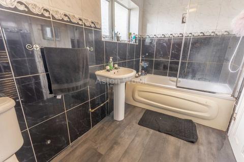 3 bedroom semi-detached house to rent, Helston Drive Nottingham