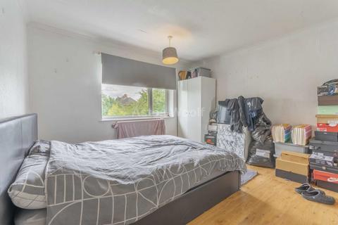 3 bedroom semi-detached house to rent, Helston Drive Nottingham
