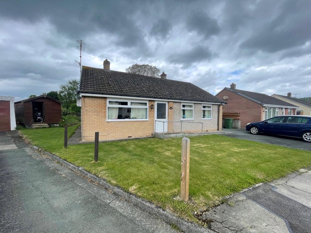 Fairview Avenue, Guilsfield, Welshpool, Powys, SY21 3 bed bungalow for