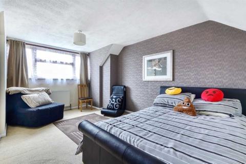 1 Tennyson Road, Romford, RM3 7AD