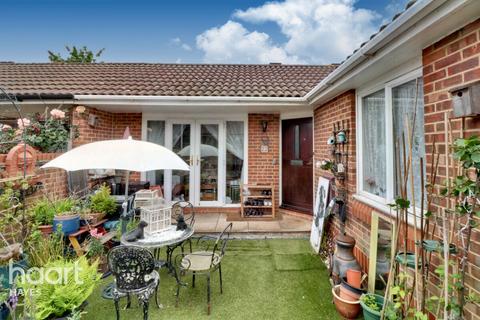 1 bedroom bungalow for sale, Cheviot Close, Hayes