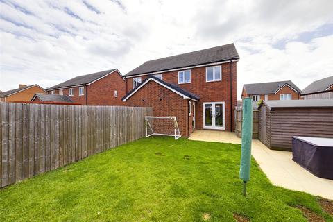 3 bedroom semi-detached house for sale - Romney Way, Worcester, Worcestershire, WR5