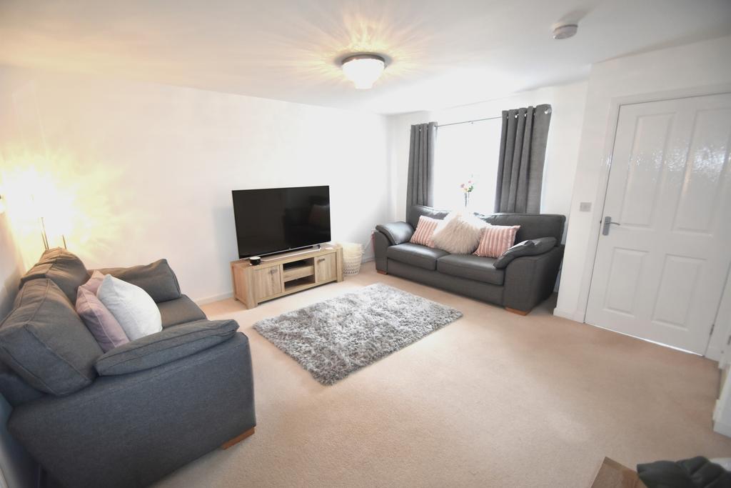 Cambridge Crescent, Airdrie ML6 3 bed semidetached house £190,000