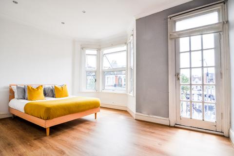 6 bedroom townhouse to rent - Margravine Gardens, Barons Court, London, W6