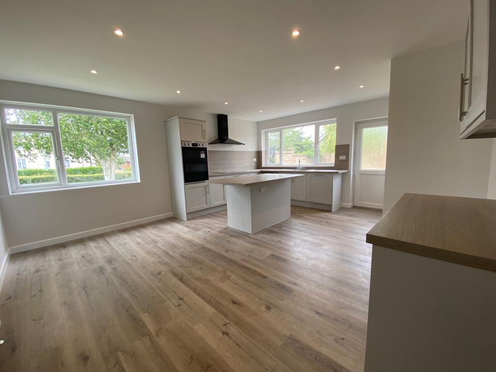 Fordham, Cambs, CB7 3 bed detached bungalow £2,200 pcm (£508 pw)