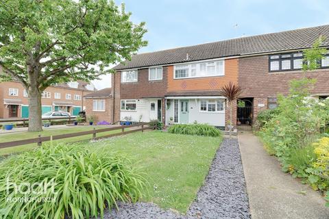 3 Victor Close, Hornchurch, RM12 4XH