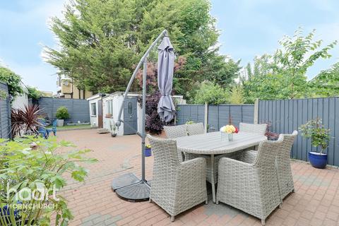 3 Victor Close, Hornchurch, RM12 4XH