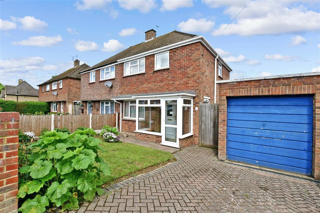 Amsbury Road, Coxheath, Maidstone, Kent 2 bed semidetached house