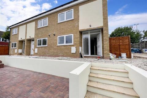 3 bedroom end of terrace house for sale - Wilberforce Way, Gravesend, Kent