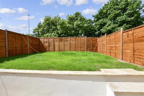 3 bedroom end of terrace house for sale - Wilberforce Way, Gravesend, Kent