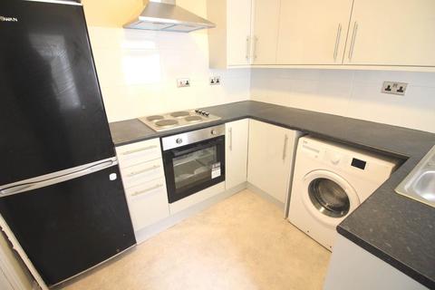 2 bedroom end of terrace house to rent, Kelvin Street, Ashton Under Lyne