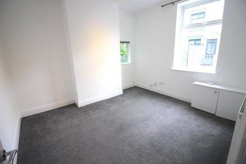 2 bedroom end of terrace house to rent, Kelvin Street, Ashton Under Lyne