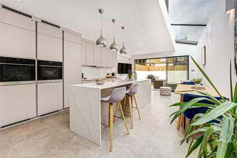 5 bedroom end of terrace house to rent, Dault Road, London, SW18