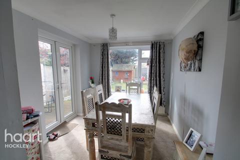 69 Crouch Avenue, Hullbridge, Hockley, SS5 6BS