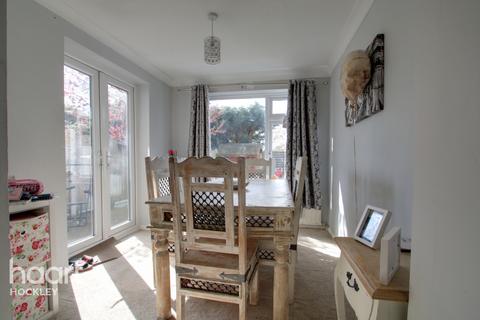 69 Crouch Avenue, Hullbridge, Hockley, SS5 6BS