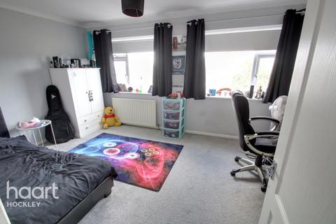 69 Crouch Avenue, Hullbridge, Hockley, SS5 6BS