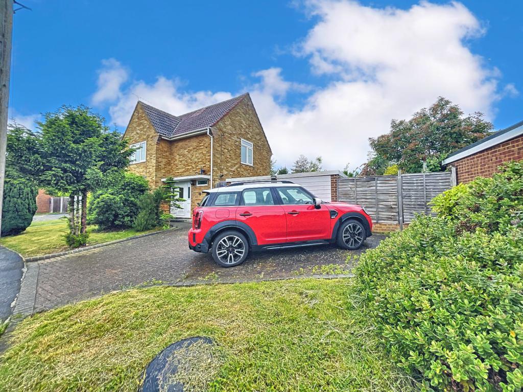 CHAIN FREE, 3 Bedroom Semi Detached for Sale