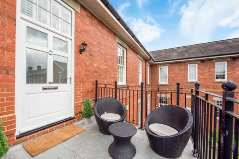 2 bedroom apartment to rent - Drummond Court, Dillon Close, Epsom, Surrey, KT19 8GZ