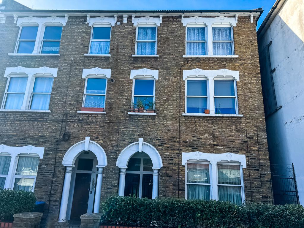 2 Double Bedroom Garden Flat NW10