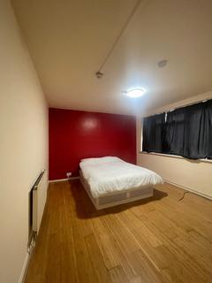 2 bedroom flat to rent - Romford Road, London E12 4EE