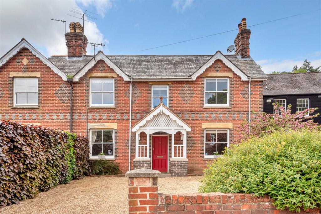 Lion Lane, Haslemere, GU27 4 bed semidetached house for sale £800,000