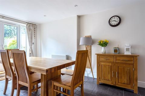 67 Lion Lane, Haslemere, GU27 1JL